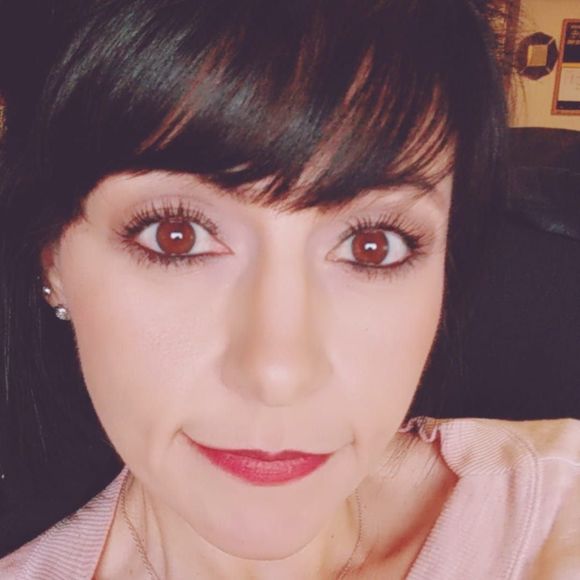 Meet your Posher, Selena - Picture 1 of 1